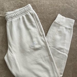 Men’s Cream Nike Sweat Pants Size Medium !